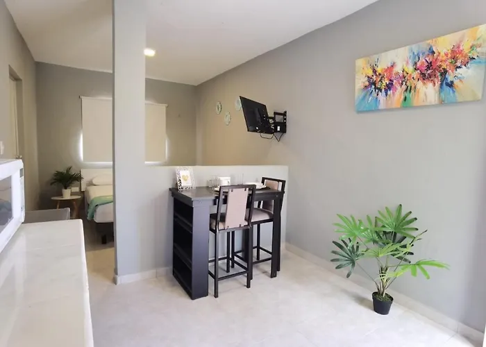 Apartment 8th Street *